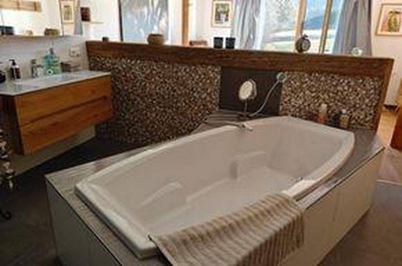 Riesenbadewanne Wellness