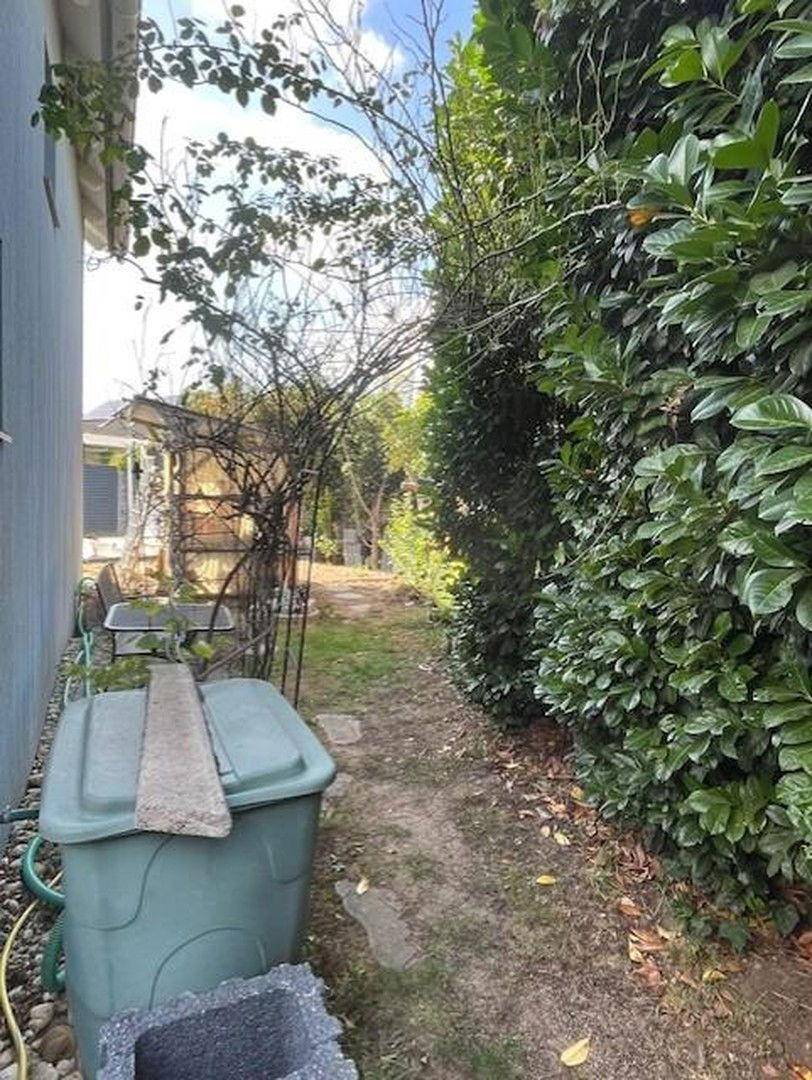 Garten hinter Haus