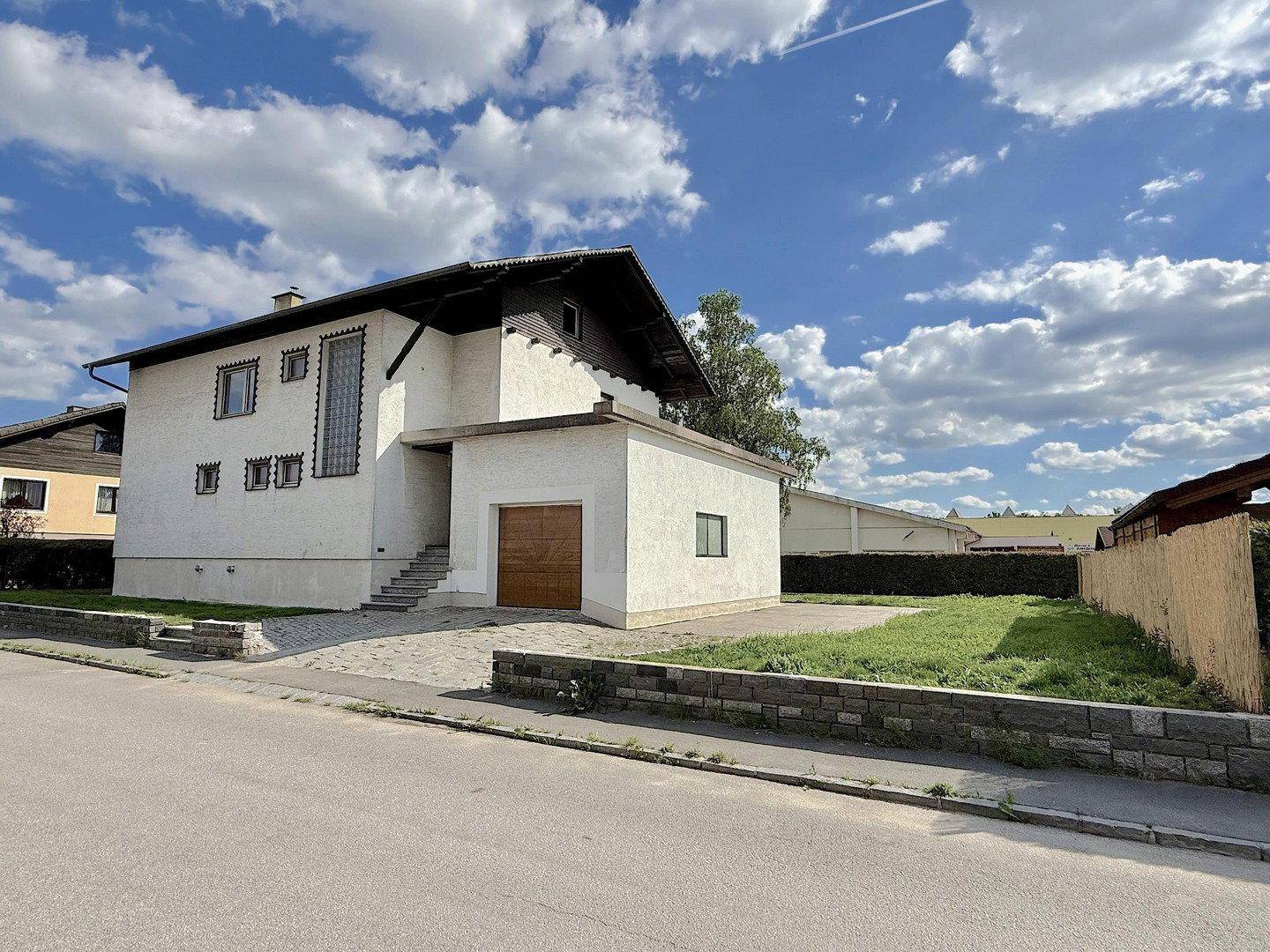 Provisionsfrei: Massivhaus mit kühlem Wohnkomfort und sonniger Terrasse