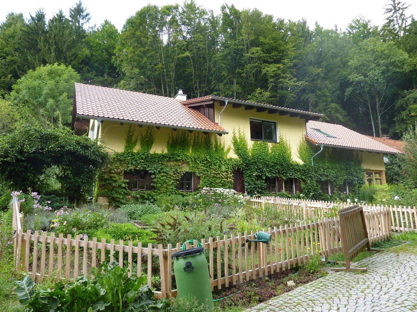 Haus Ansicht schräg unten