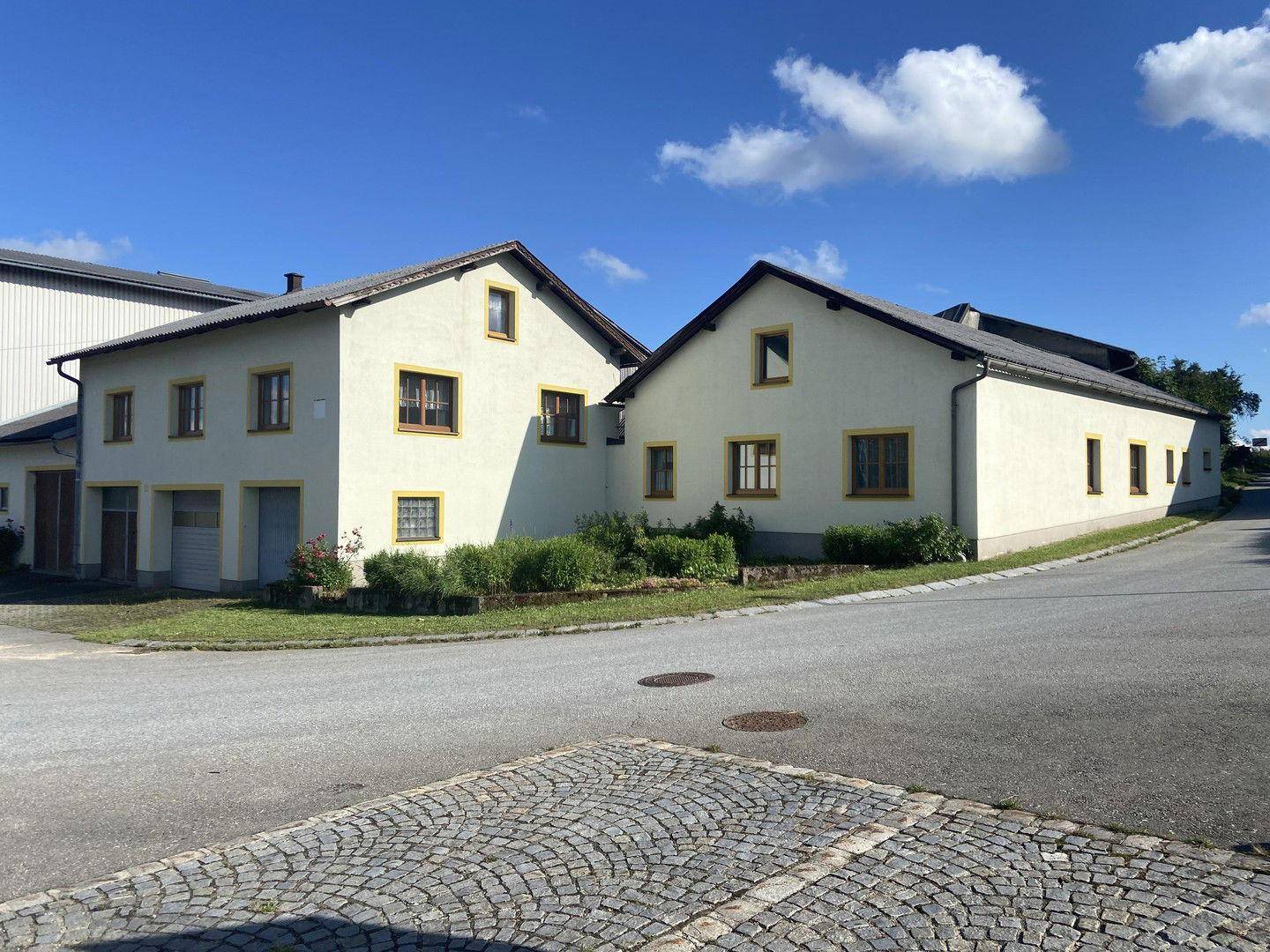 Straßenansicht Wohnhäuser