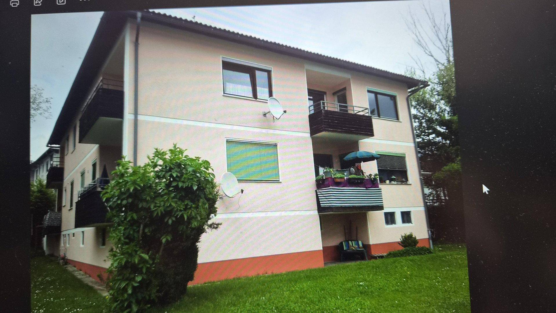 Wohnung mit Balkon rechts oben