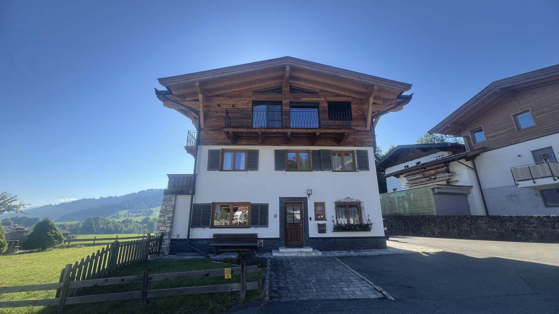 Großzügiges Einfamilienhaus mit Kaiserblick - Ansicht 2