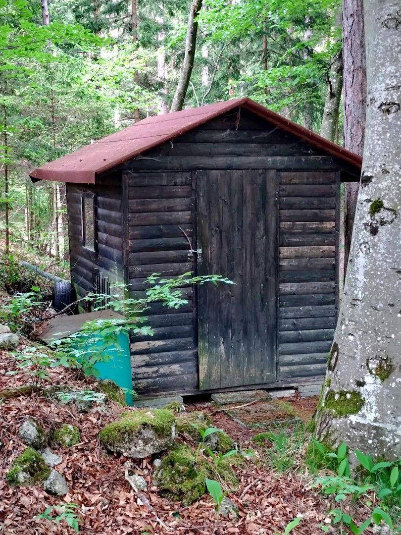 Geräteschupppen daneben