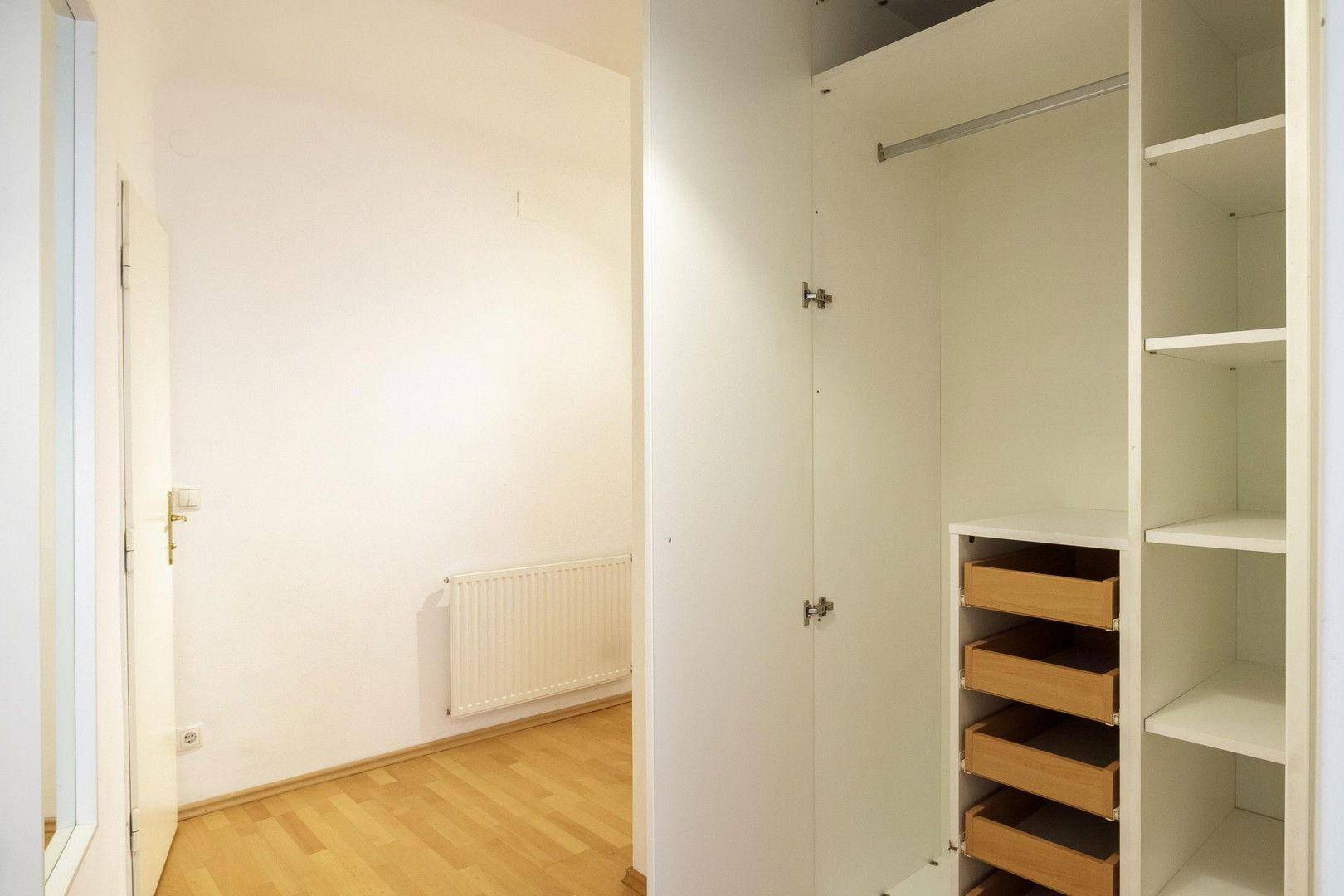 Eingebauter Wandschrank