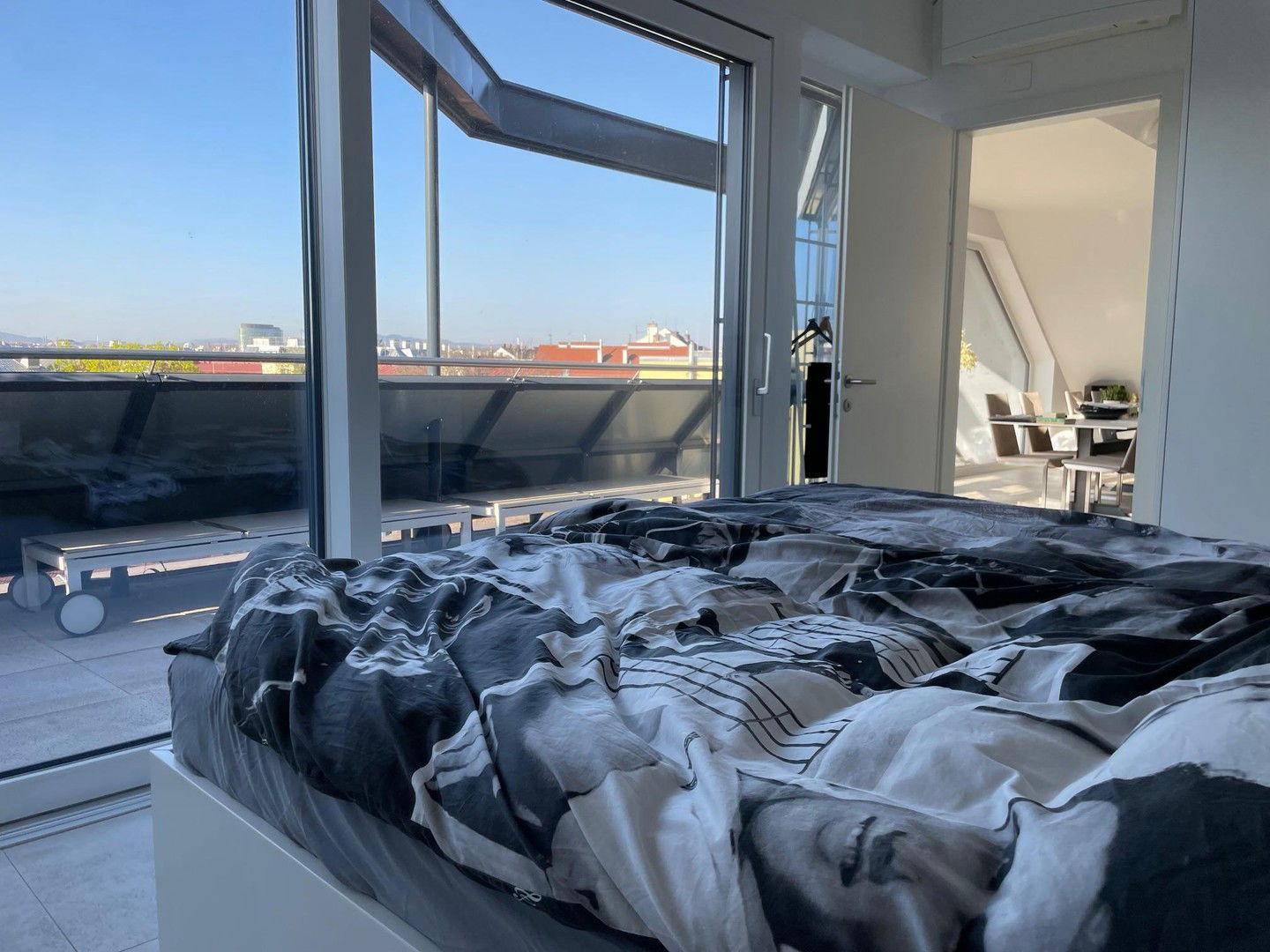 Schlafzimmer mit Terrasse