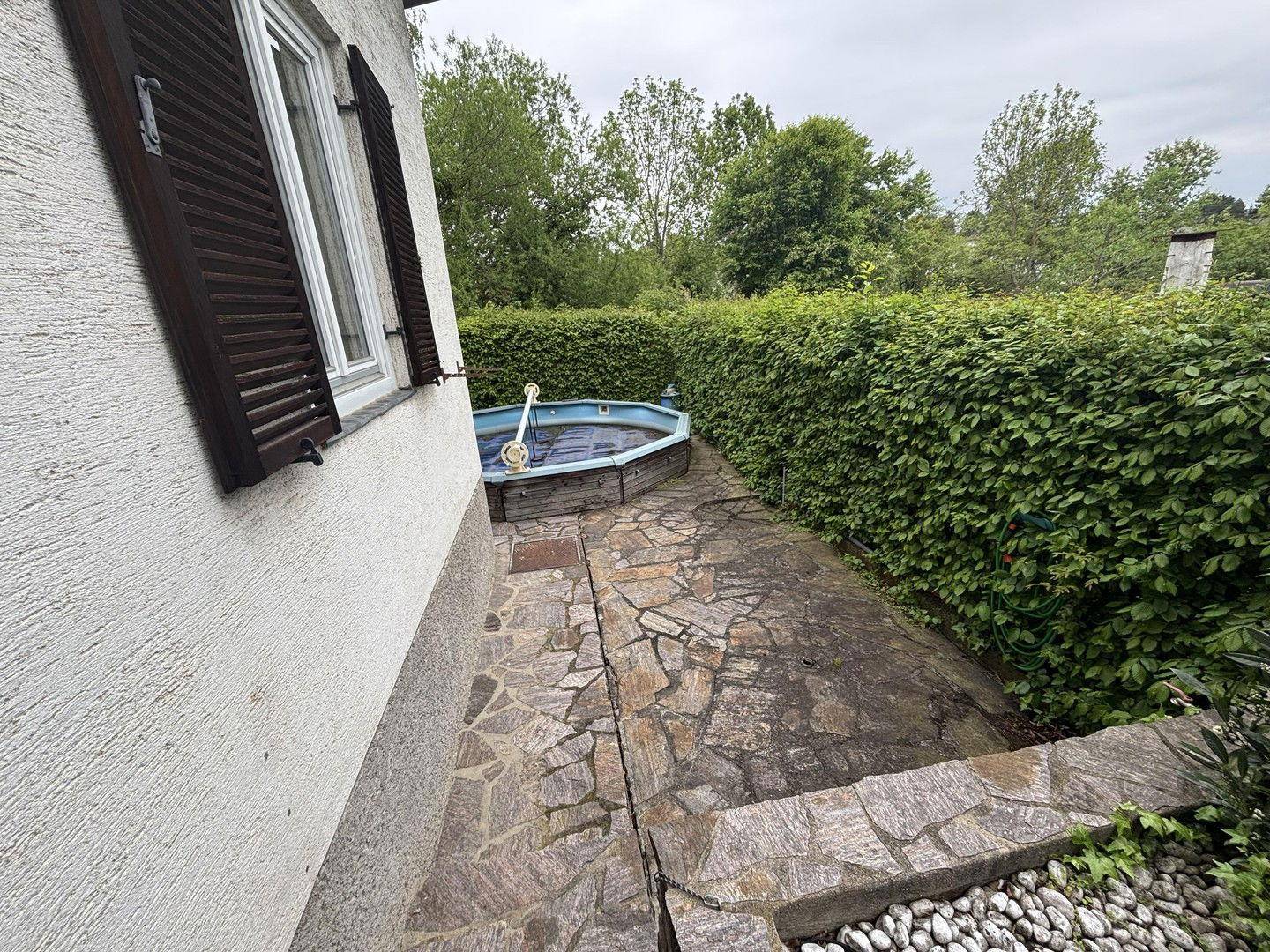 Abgang von Terrasse zum Poo