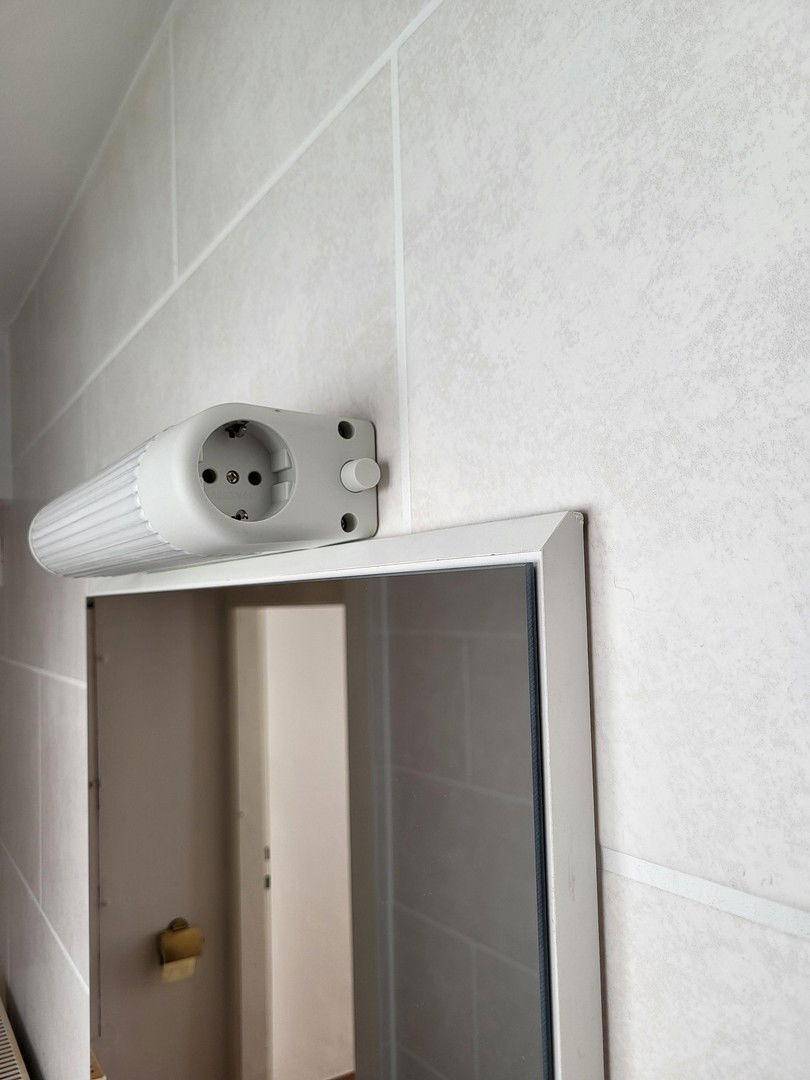 Badezimmer Leuchte mit Steckdo