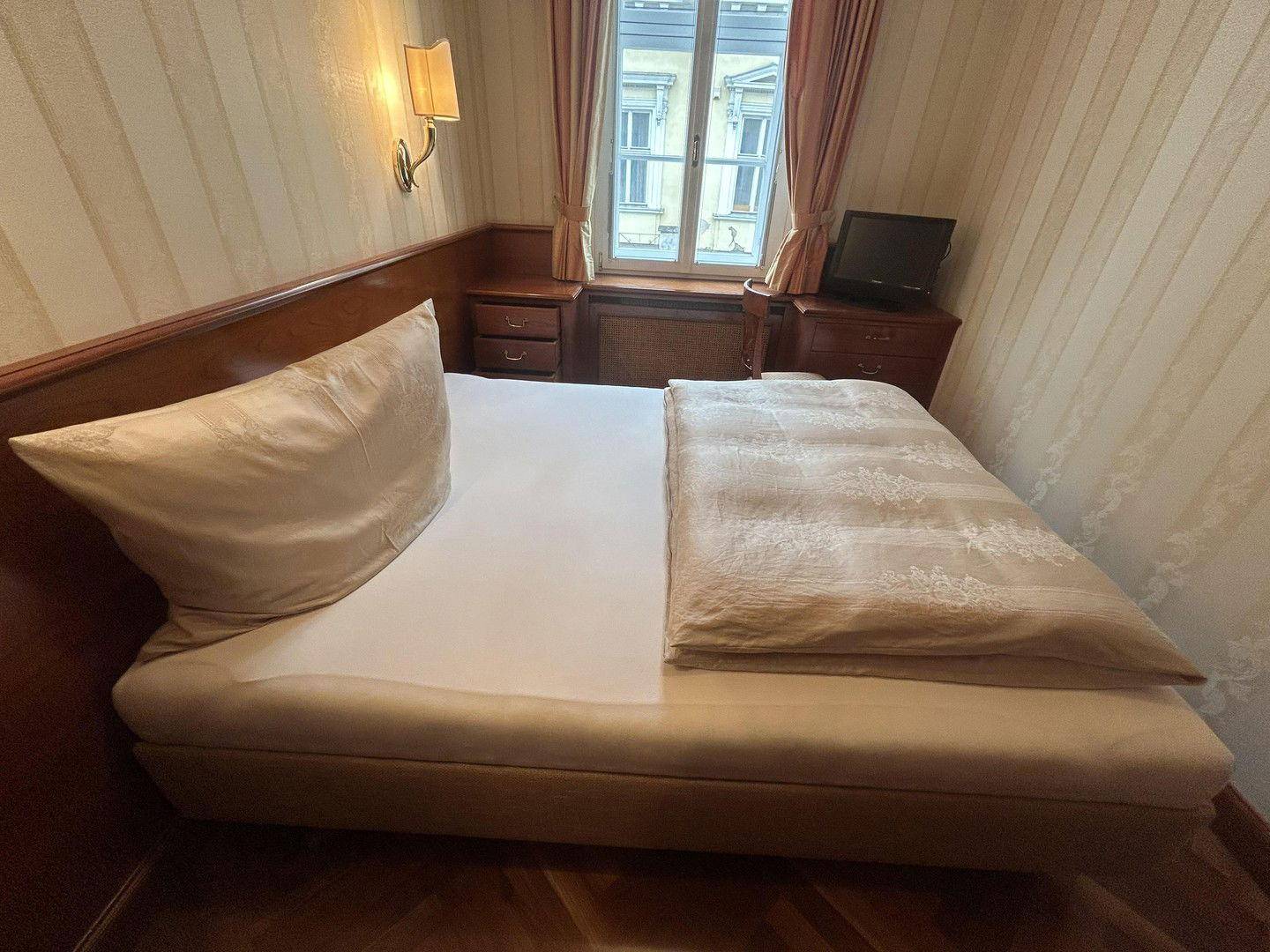Bett 160 x 200 Seitensicht