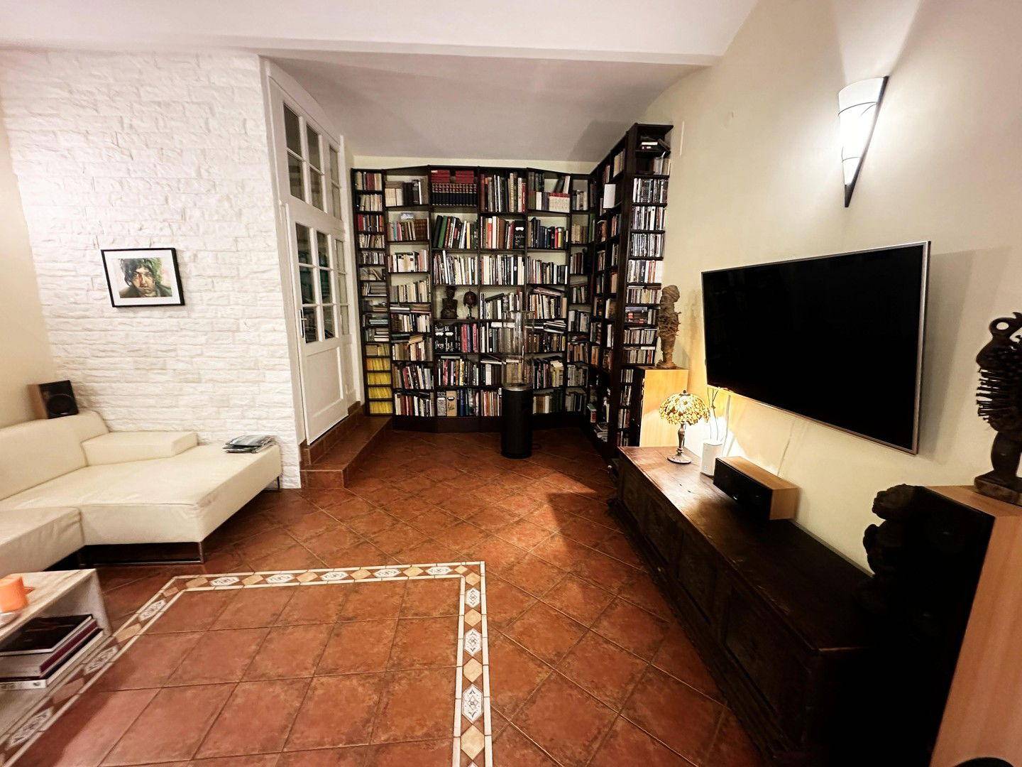 unten Bibliothek