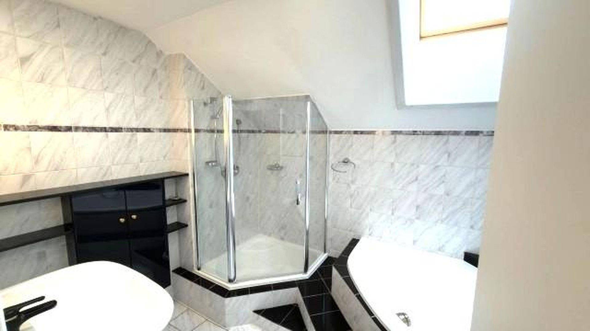 Bad-Dusche