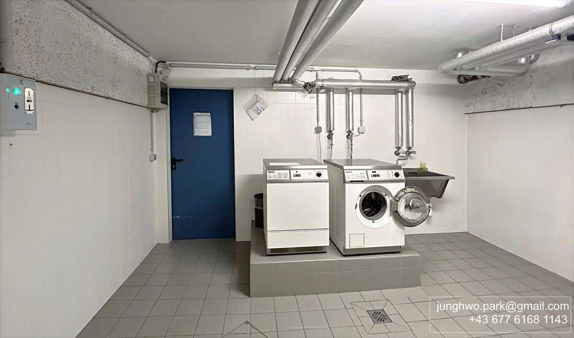 Waschraum mit Waschmaschine un