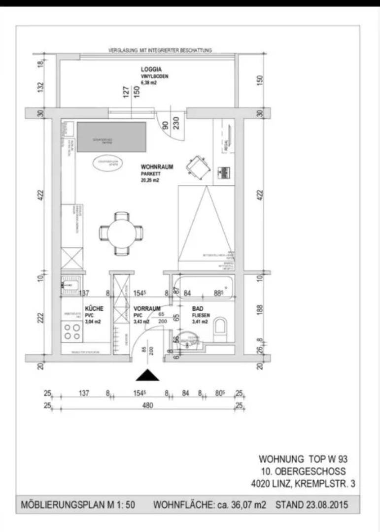 Möblierungsplan einer Wohnung mit Loggia, Wohnraum, Küche und Bad.