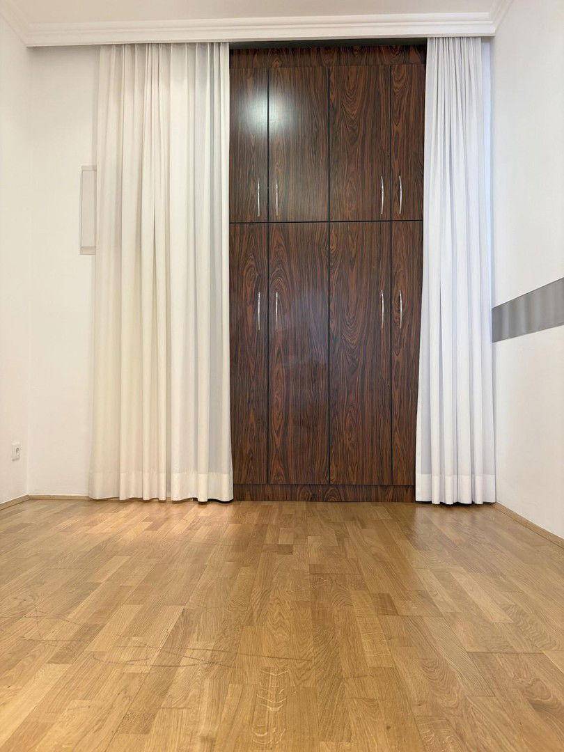 Esszimmer mit Wandschrank