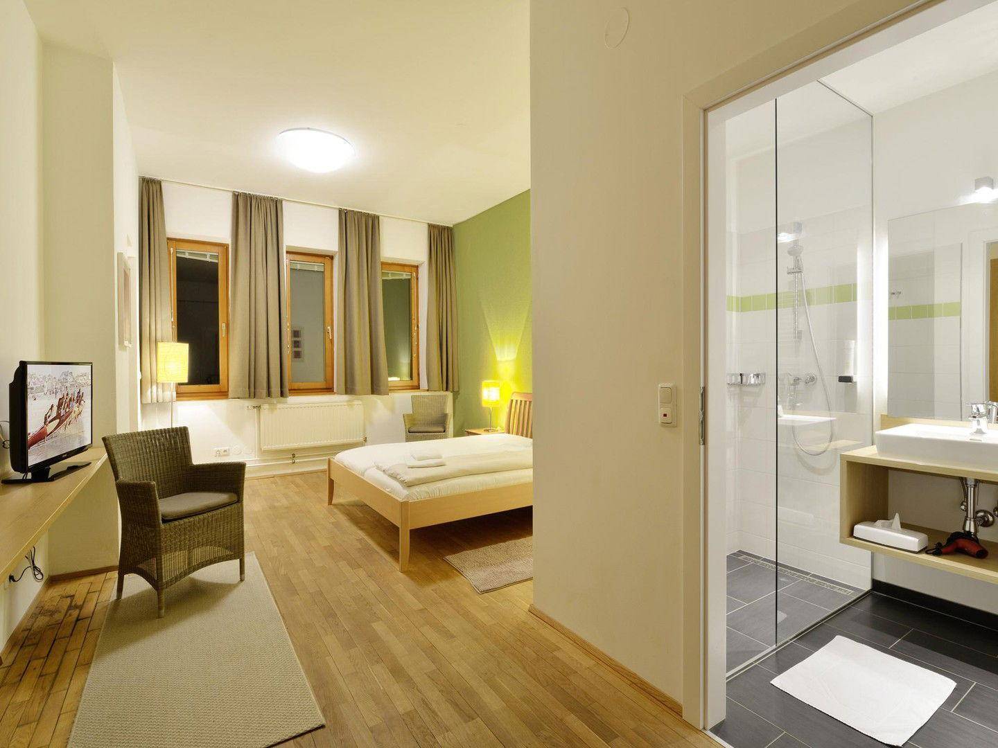 Hotelzimmer mit Balkon