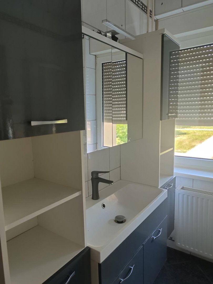 Badezimmer m Badewanne/Dusche