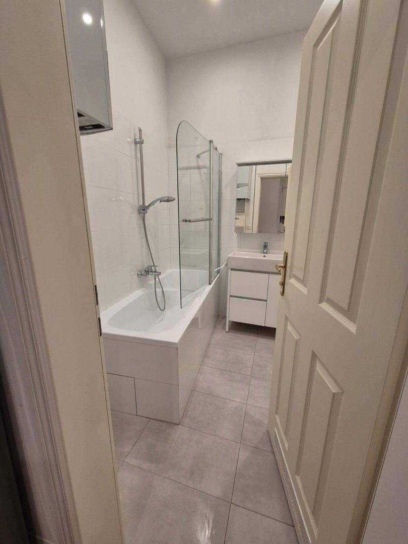 Bad 1 mit Wanne