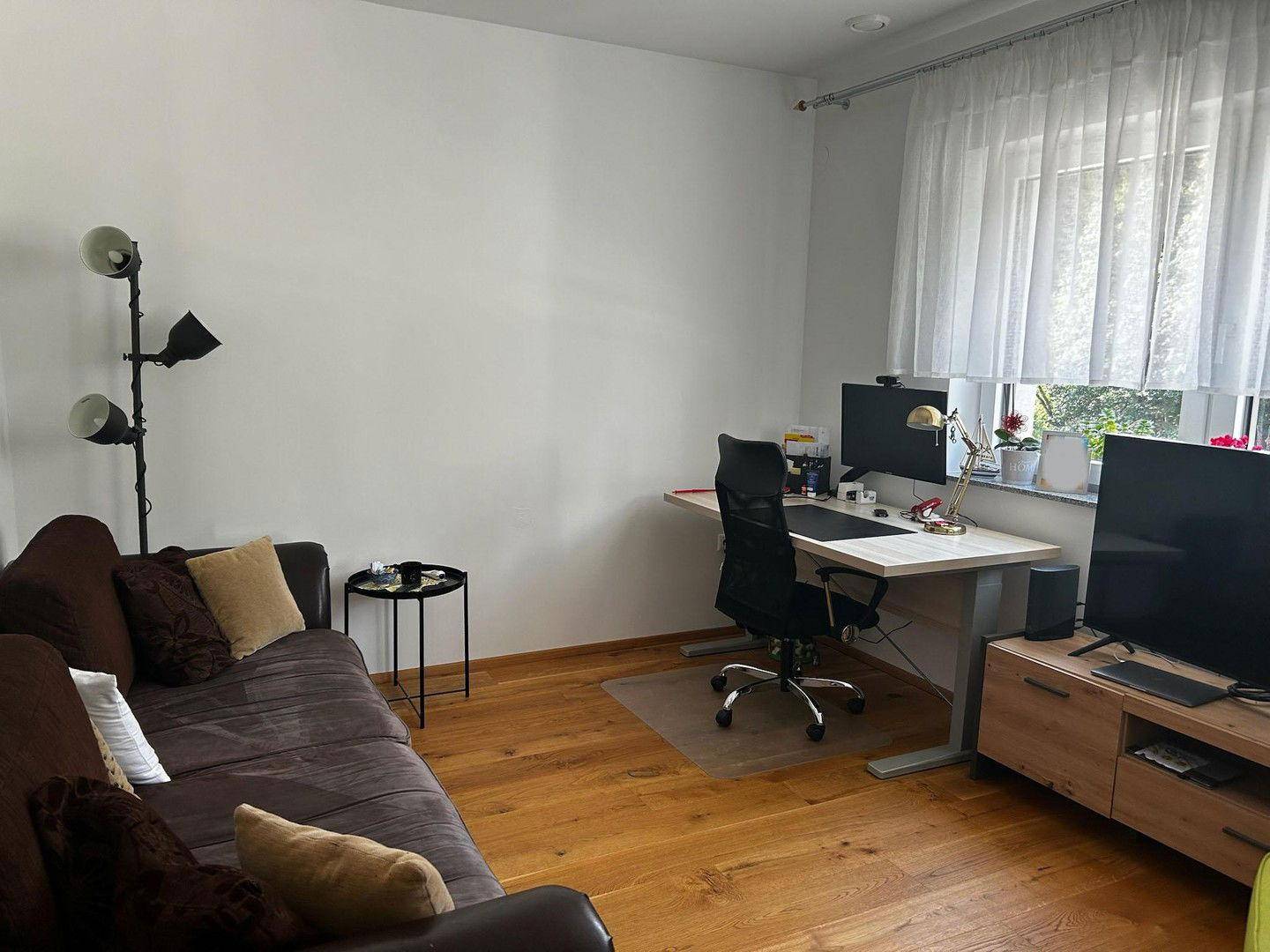 Arbeits-/Schlafzimmer südlich