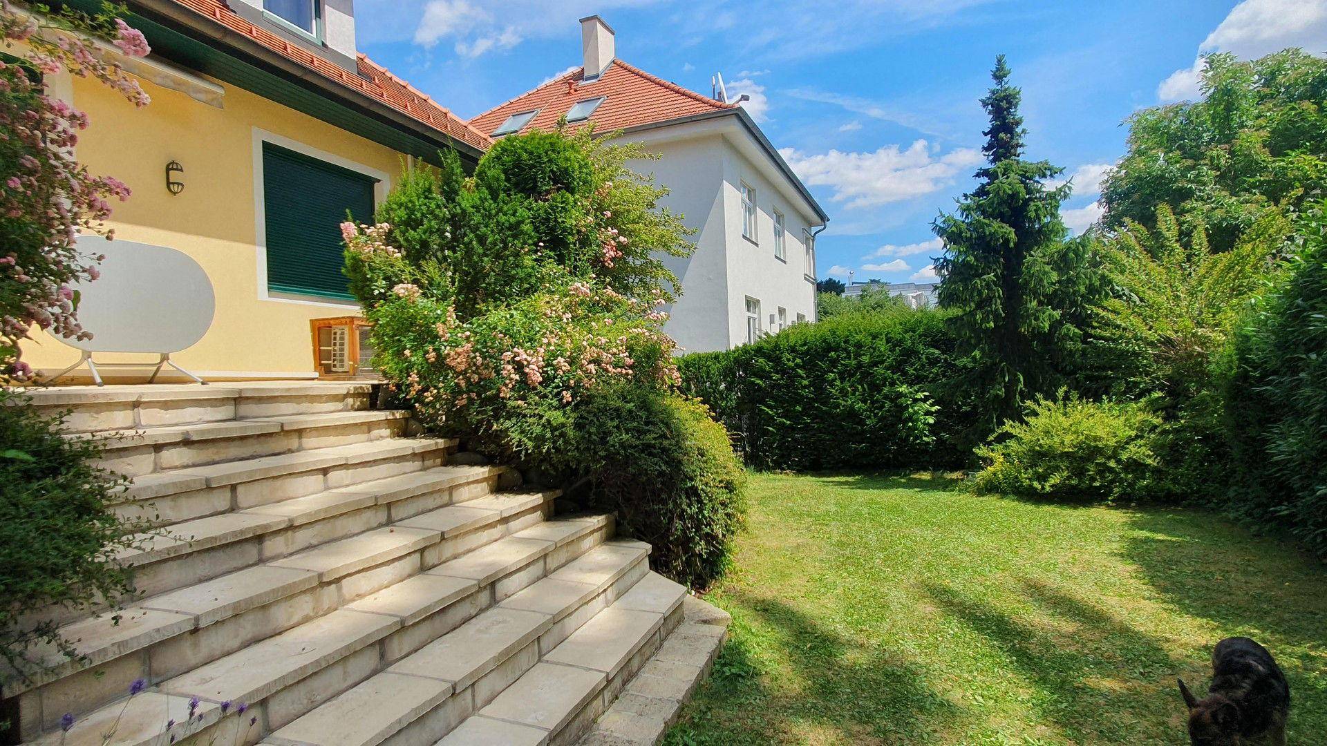 Terrassenabgang in den Garten