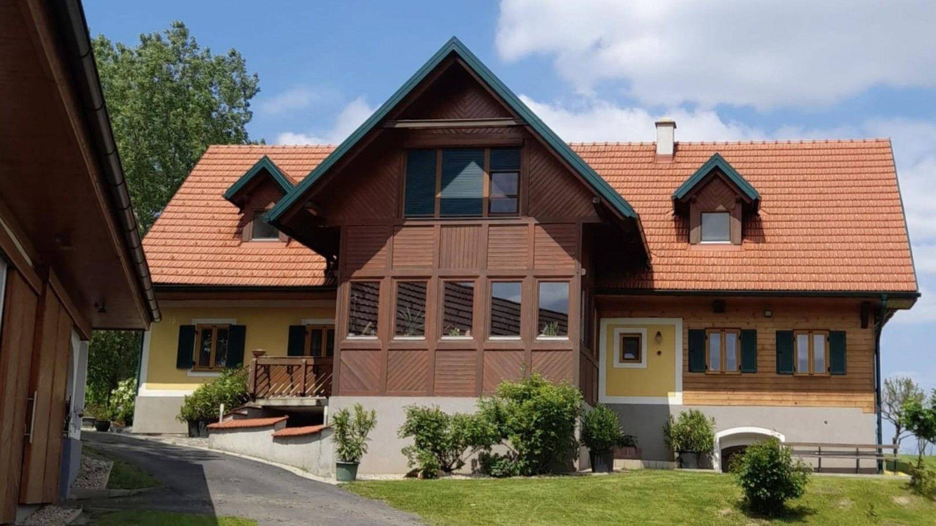 Hauptgebäude Hofansicht