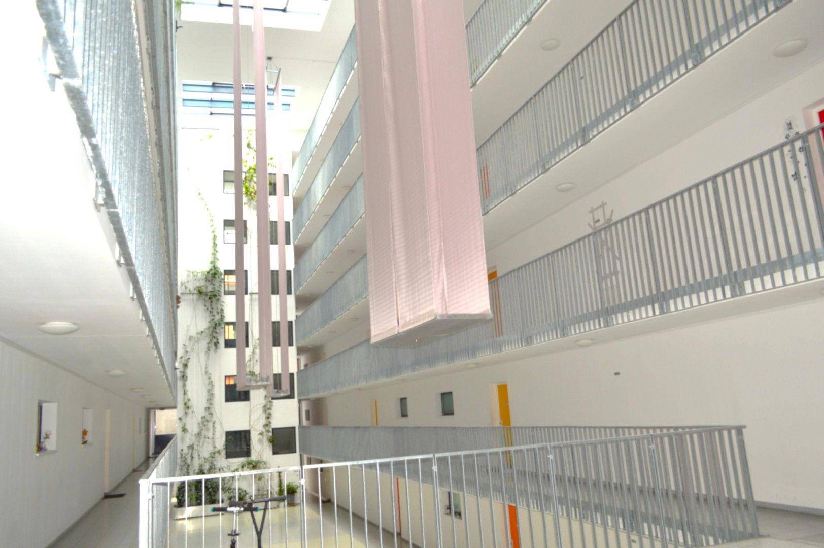 lichtdurchflutetes Atrium