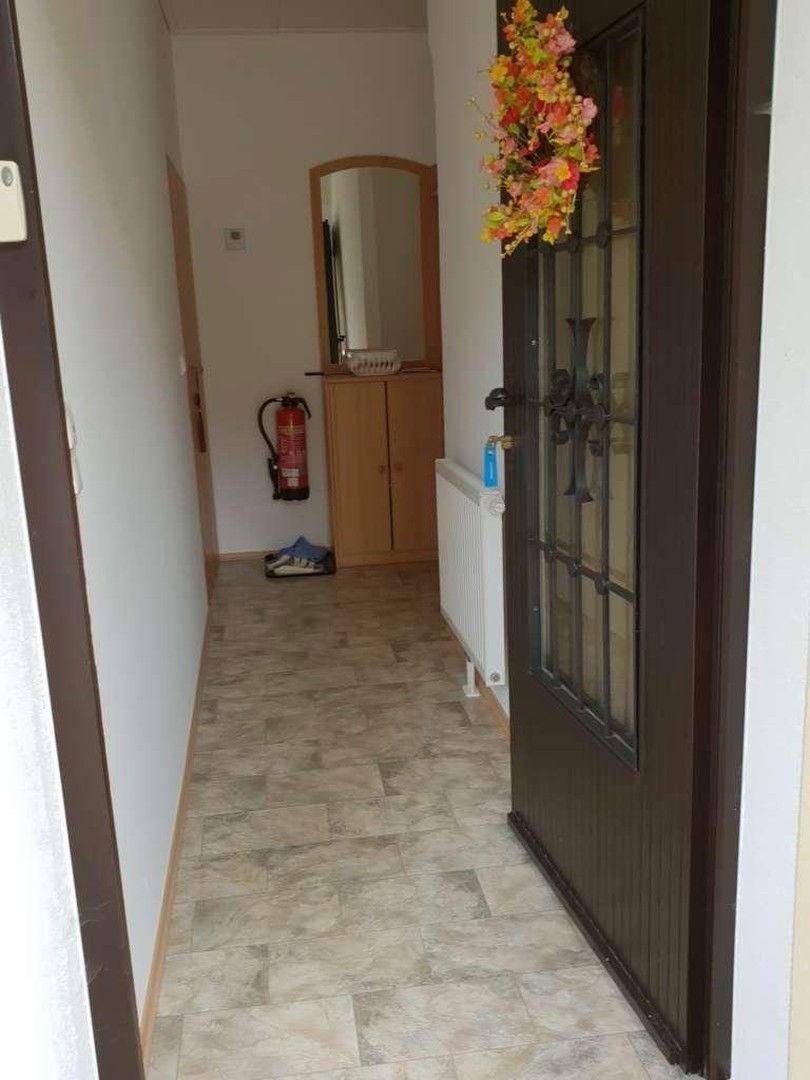 Wohnungseingang mit Garderobe