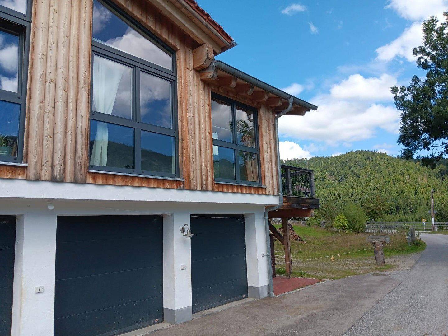 Südansicht mit Garage