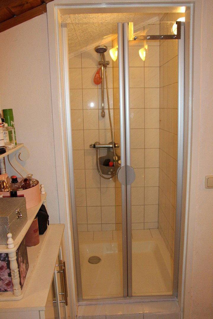 Bsdezimmer mit Dusche