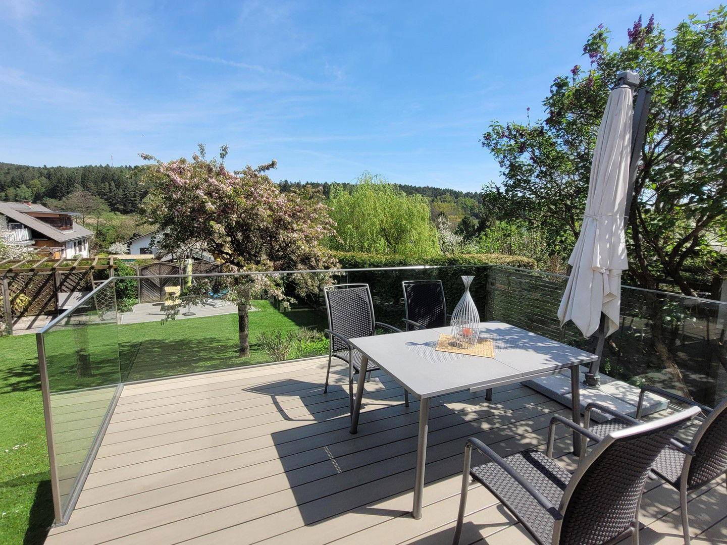 Terrasse mit Gartenblick