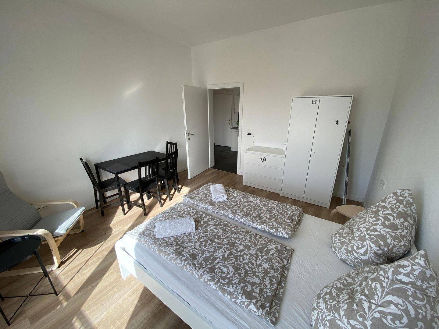 Wohnzimmer/Schlafzimmer 1