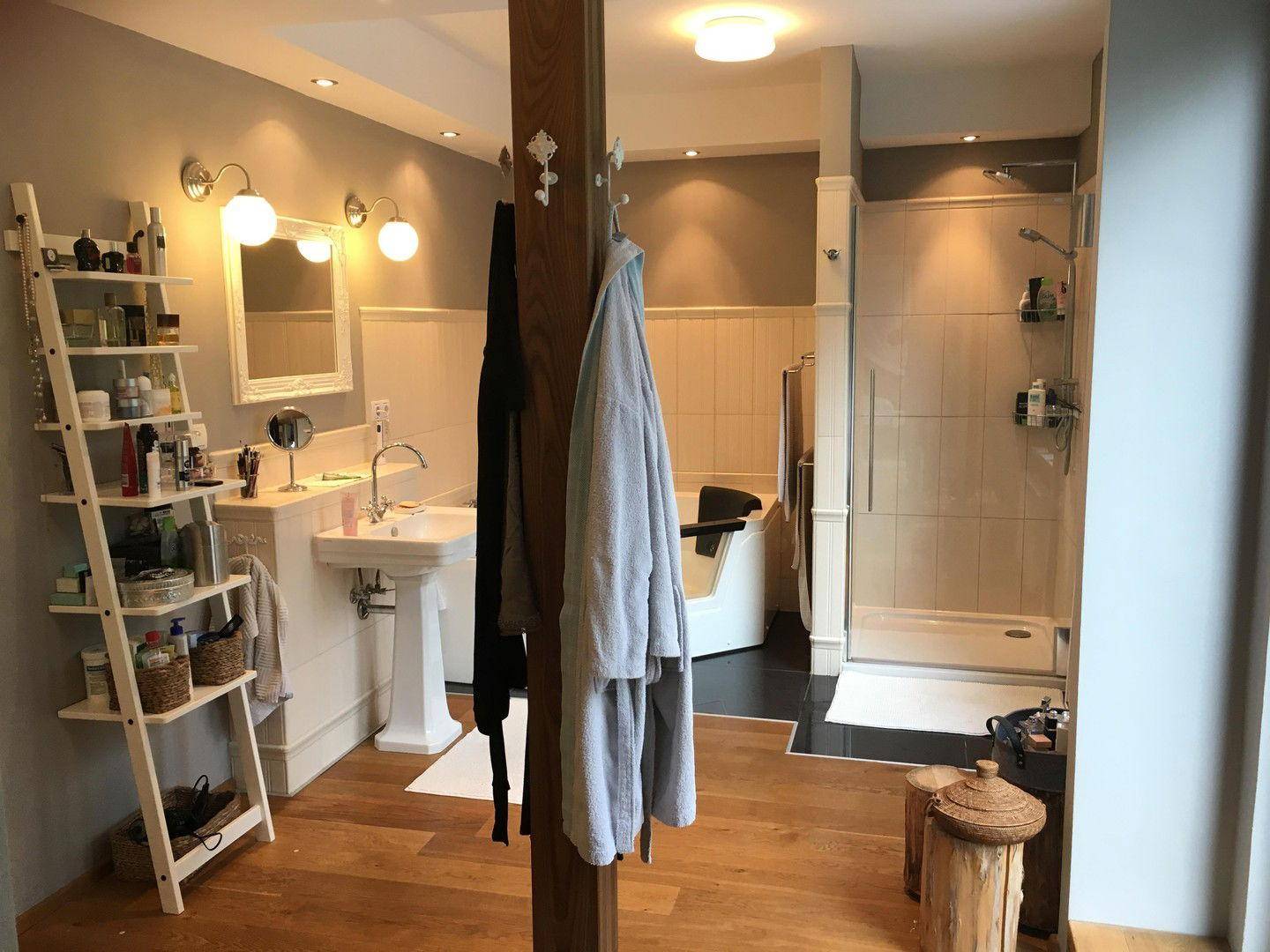 UG: Badezimmer