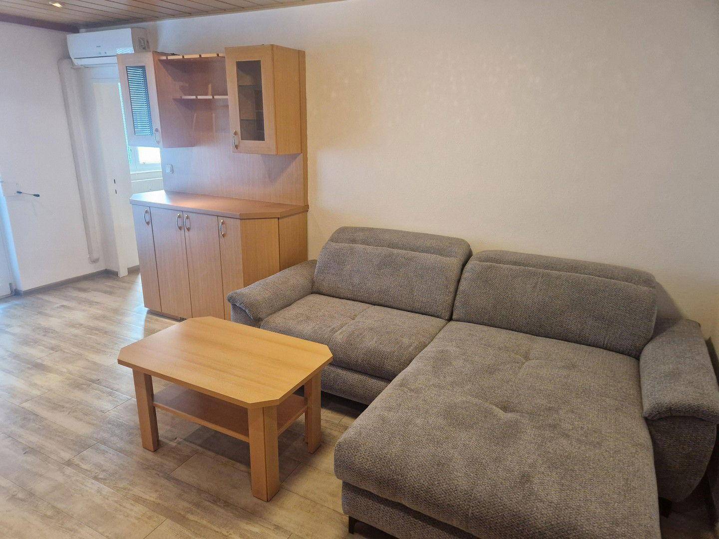 Wohnzimmer mit neuer Couch