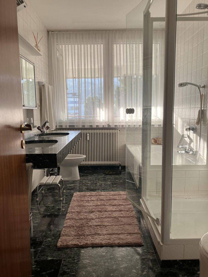 hochwertiges Badezimmer