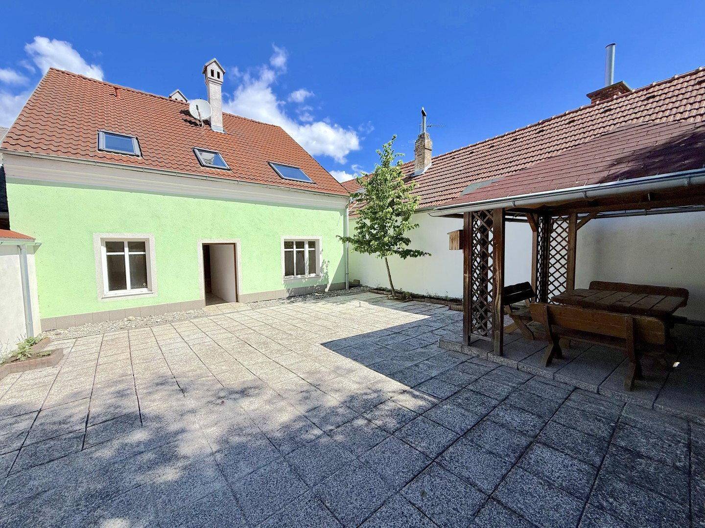 Kühles Massivhaus mit gemütlichem Innenhof – ca. 60 Minuten von Wien - Ansicht 4