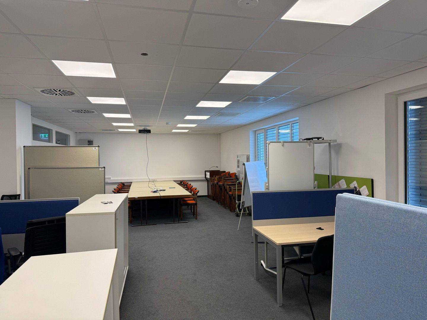 Großes Büro