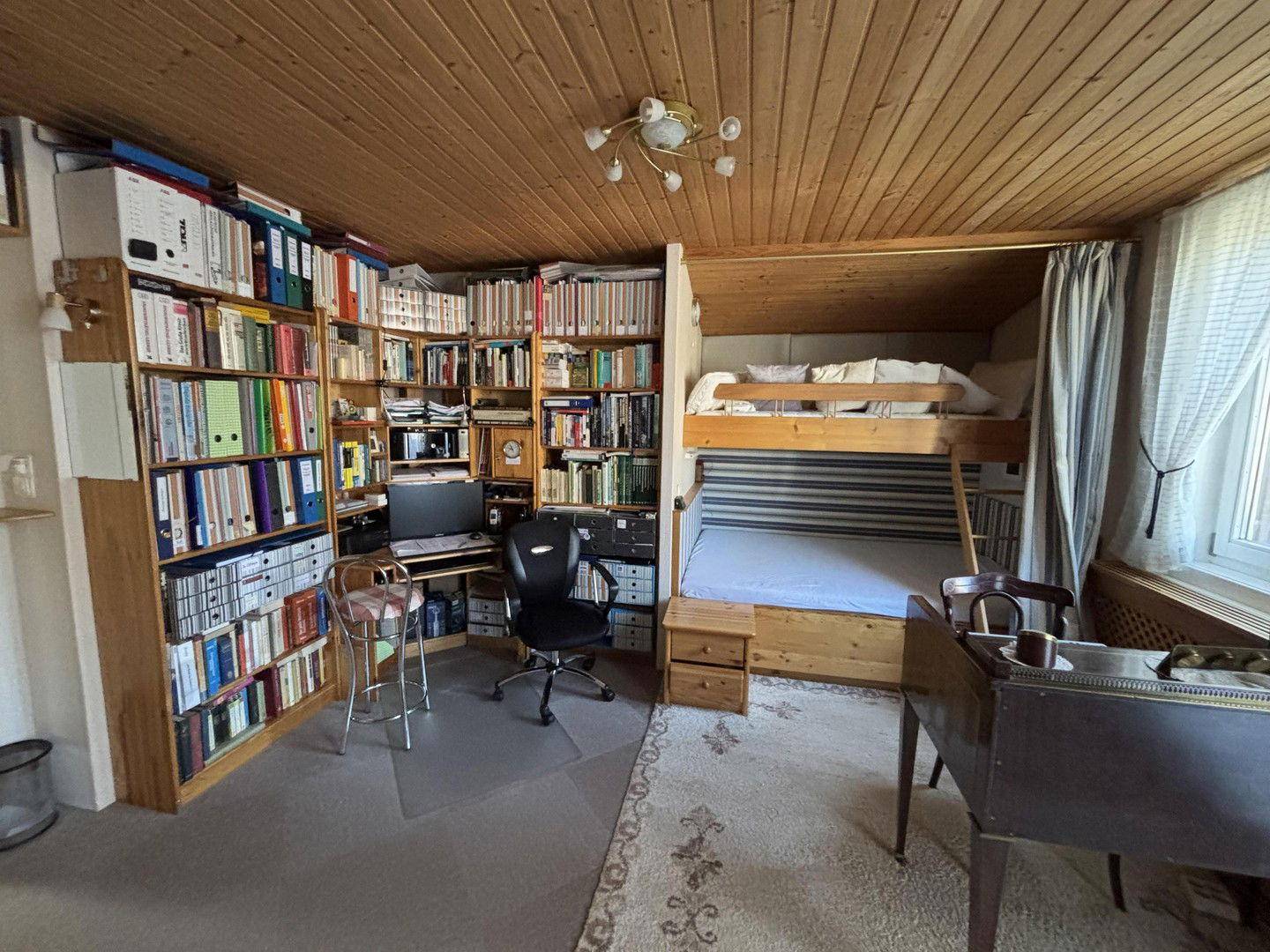 OG Zimmer mit Balkon