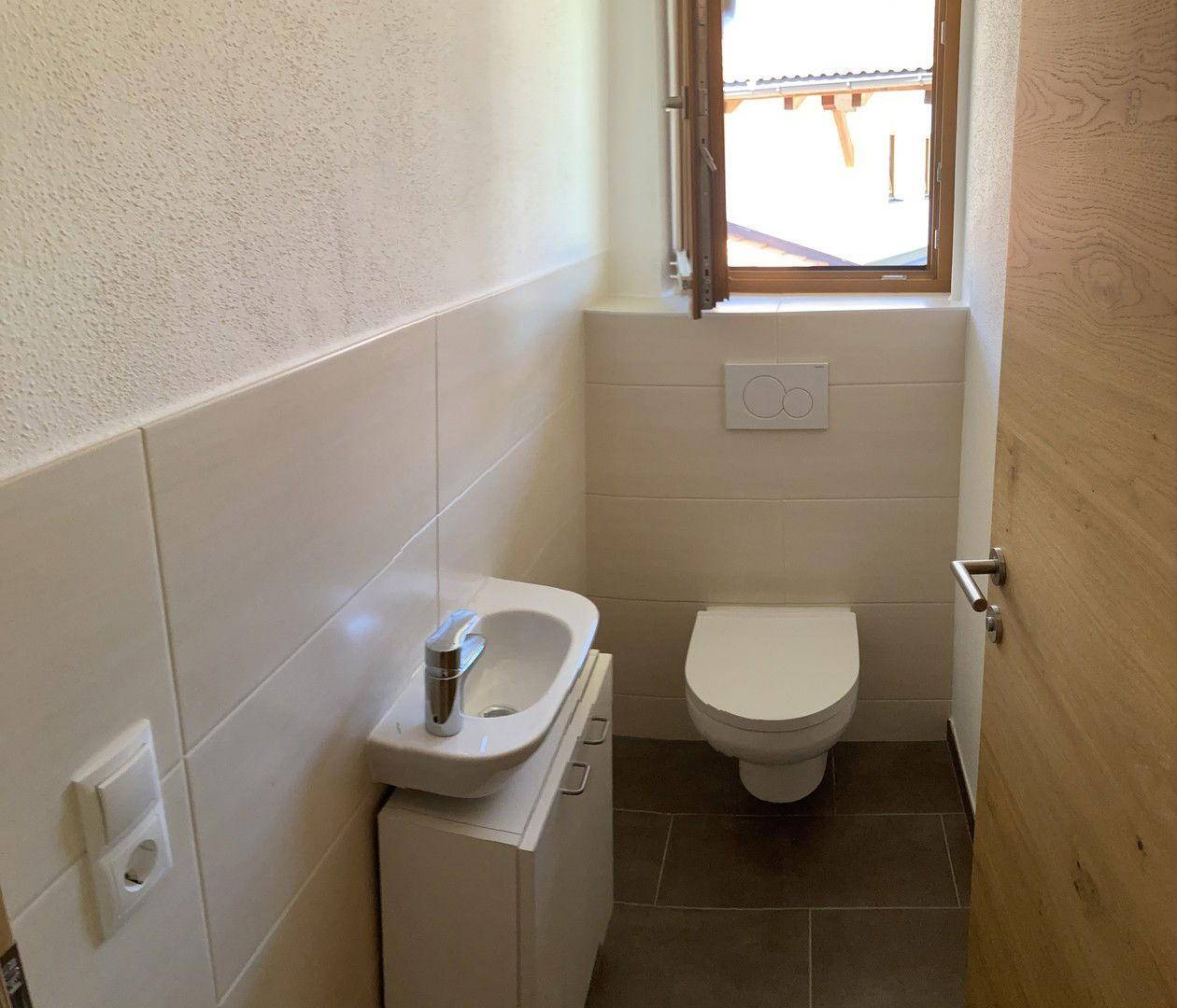 separates WC