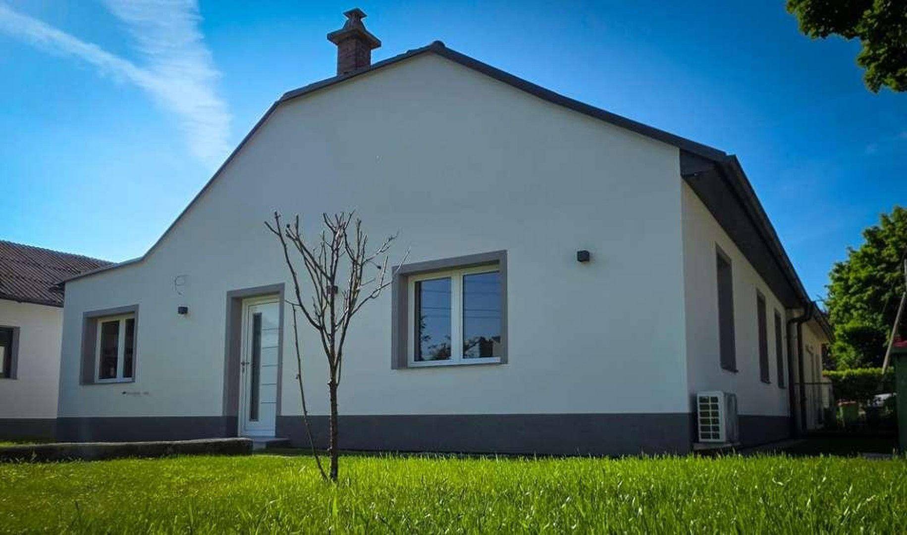 Außenansicht mit Garten