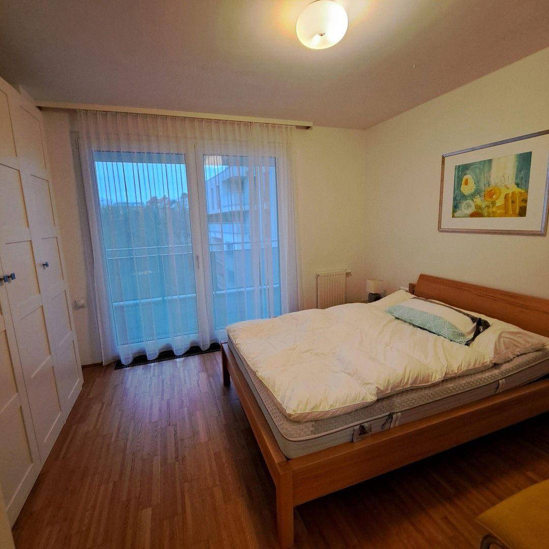 Schlafzimmer mit Balkonausgang