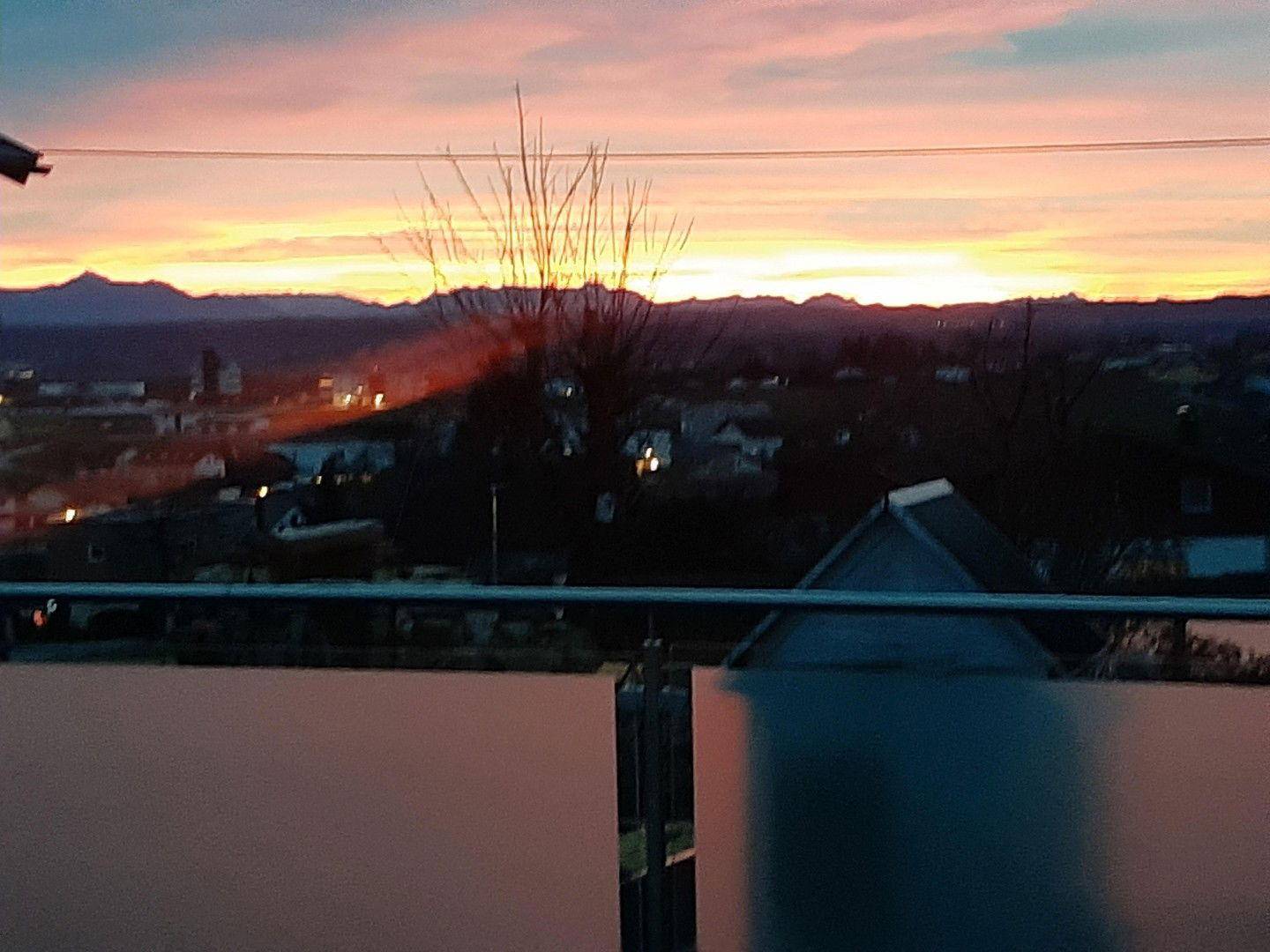Berg-Sonnenuntergang am Balkon