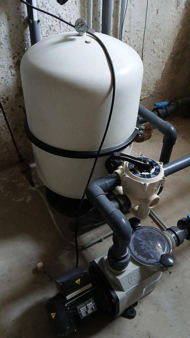 Keller: Pumpe für Pool
