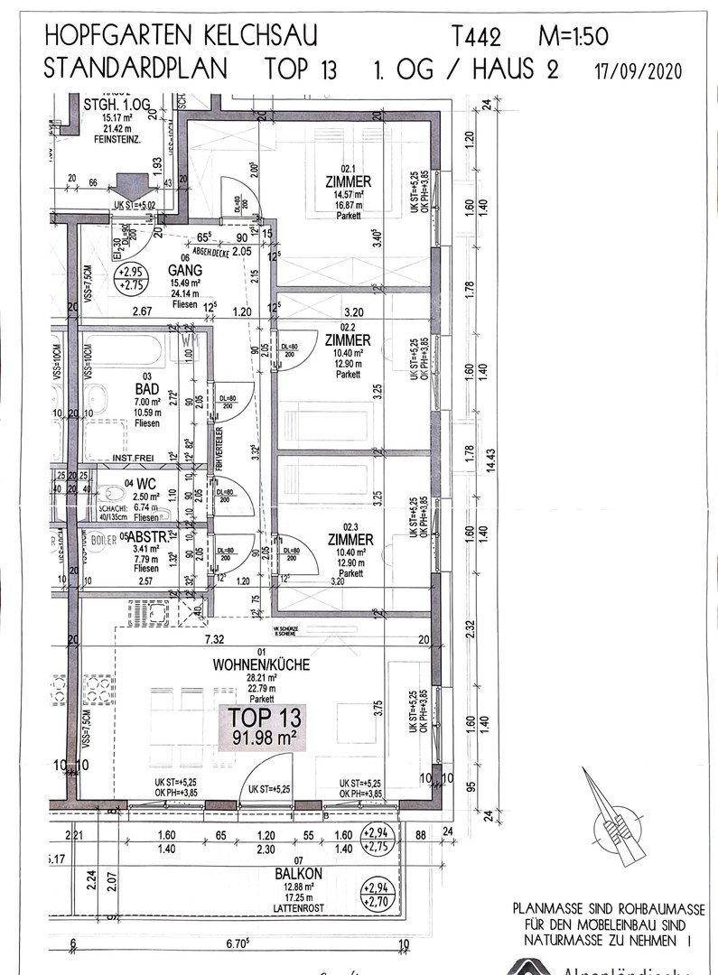 Grundriss der Wohnung Top 13 im ersten Obergeschoss mit Balkon.