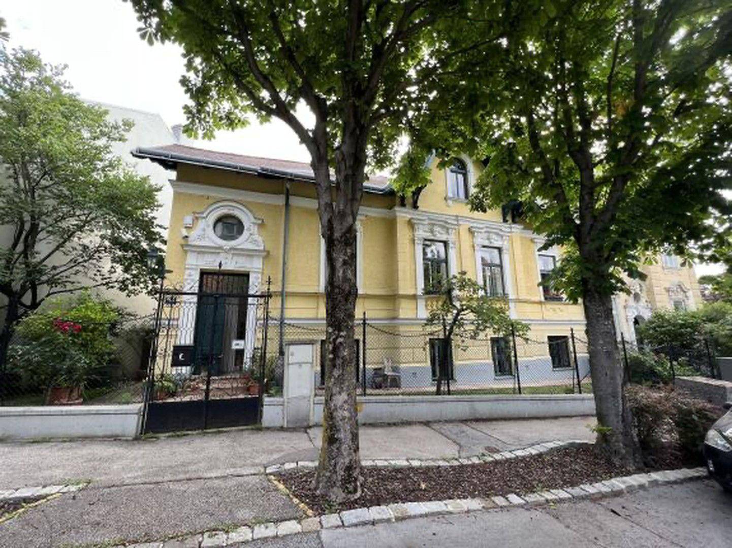 Front der Villa