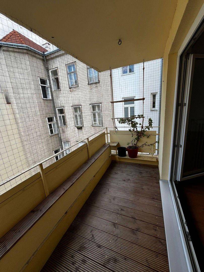 Balkon mit Taubennetz