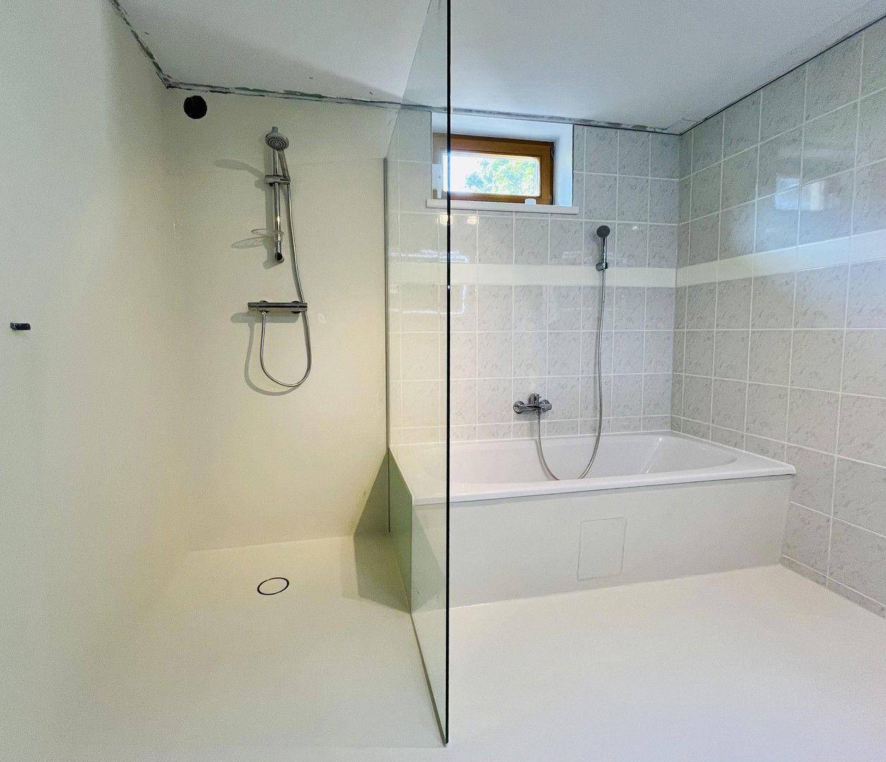 Bad, mit Dusche und Wanne