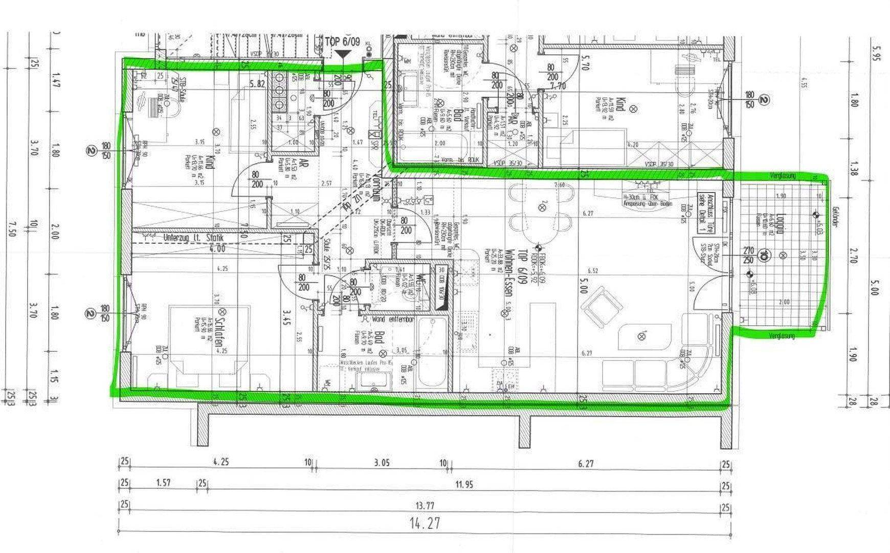 Detaillierter Grundriss der Wohnung mit eingezeichnetem Balkon und Raumaufteilung.