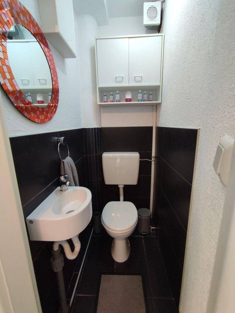 Hochwertig renovierte 2‑Zimmer Wohnung mit Balkon - Mehr