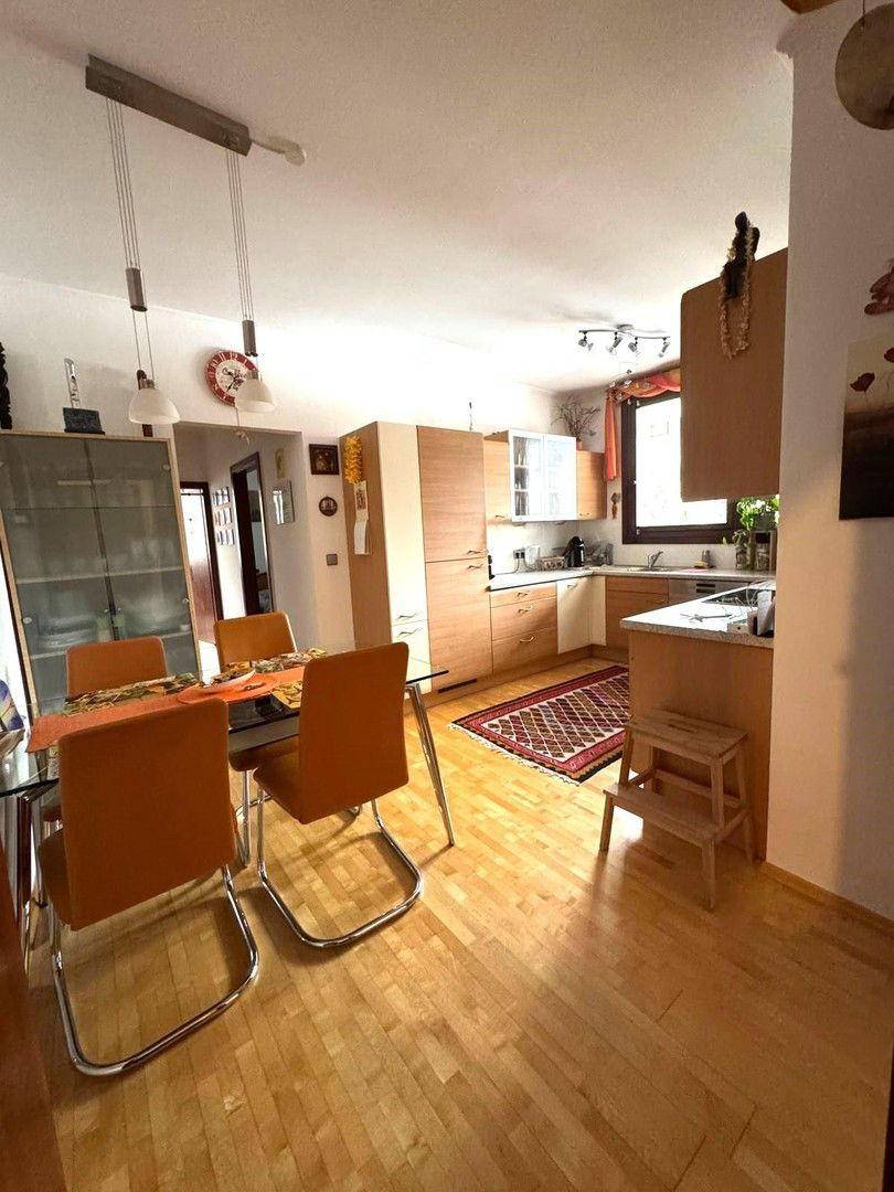 Küche mit Essbereich