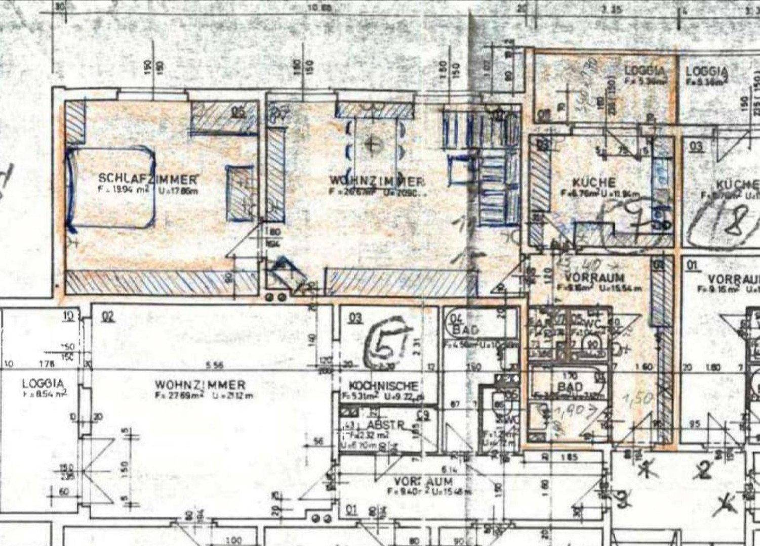 Detaillierter Grundriss mit Raumaufteilung, inklusive Schlafzimmer, Wohnzimmer und Küche.