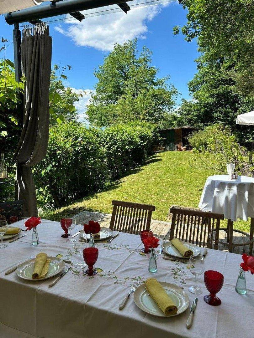 Terrasse mit Gartenblick